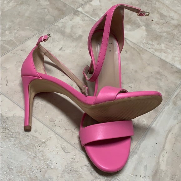 Pink heels - Picture 2 of 2